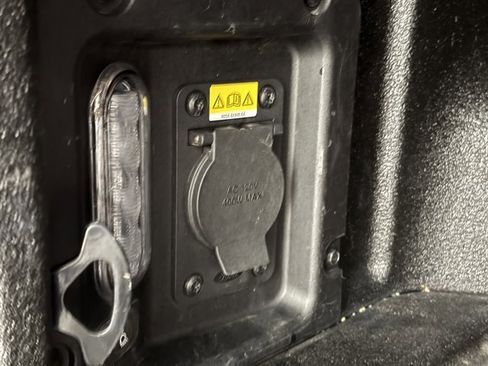 Used 2022 Ford Maverick Lariat w/ Lariat Luxury Package image 16