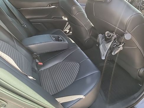 Used 2020 Toyota Camry SE image 11