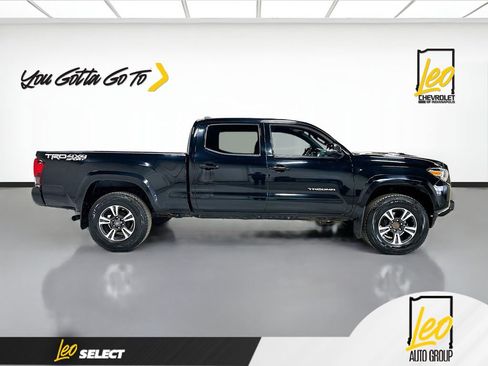 Used 2018 Toyota Tacoma TRD Off-Road image 4