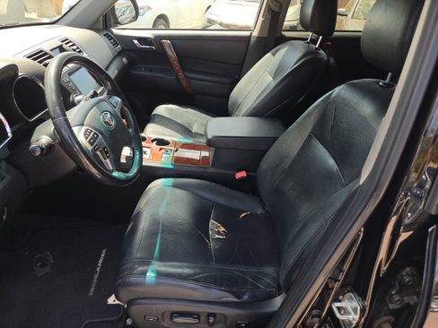 Used 2011 Toyota Highlander Limited w/ Tow Pkg AWD/4WD image 10