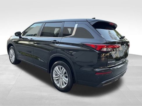 Used 2024 Mitsubishi Outlander ES image 4