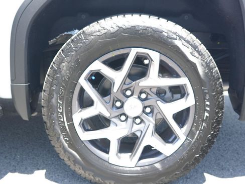 New 2026 GMC Sierra 1500 SLT AWD/4WD image 13