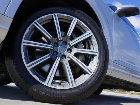 Used 2017 Audi Q7 3.0T Premium Plus w/ Premium Plus Package image 11