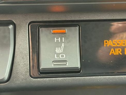 Certified 2022 Toyota RAV4 XLE Premium AWD/4WD image 40