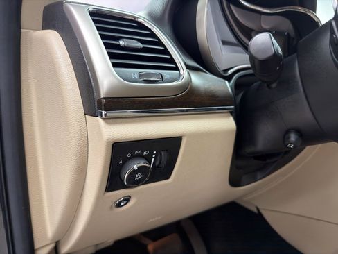 Used 2014 Jeep Grand Cherokee Limited w/ Luxury Group II AWD/4WD image 16