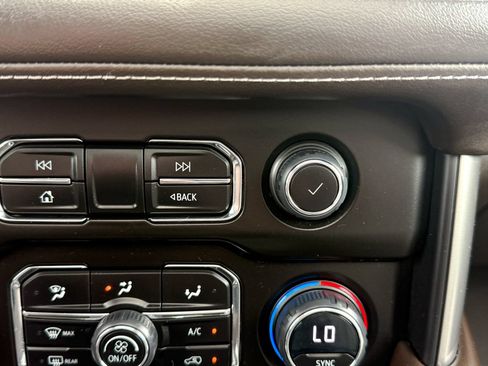 Used 2023 Chevrolet Tahoe Premier AWD/4WD image 35