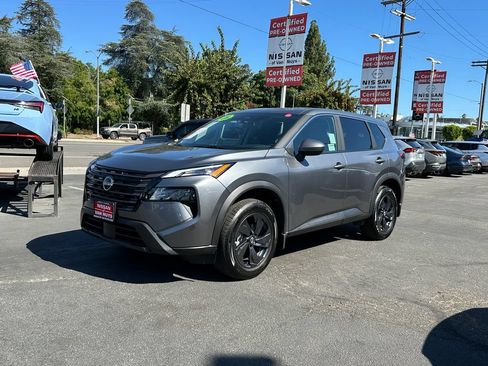 Used 2026 Nissan Rogue SV FWD image 2