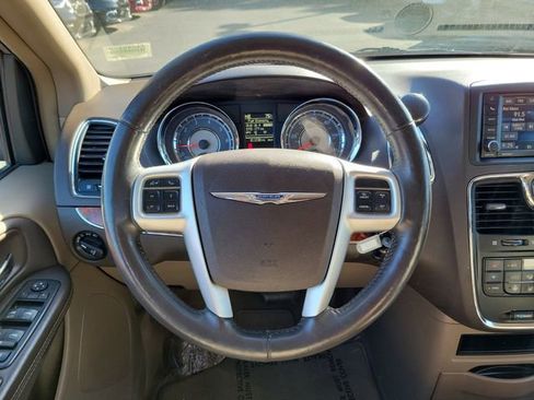 Certified 2016 Chrysler Town & Country Touring w/ Driver Convenience Group FWD image 12
