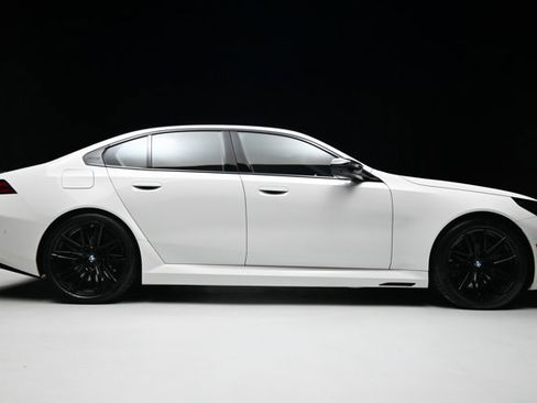 Used 2026 BMW M5 w/ Carbon Package image 25