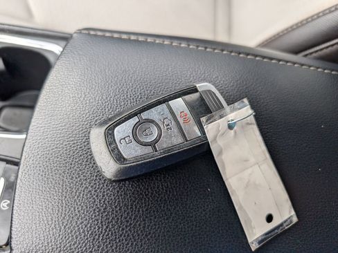 Used 2019 Ford Fusion SE w/ Equipment Group 151A FWD image 23