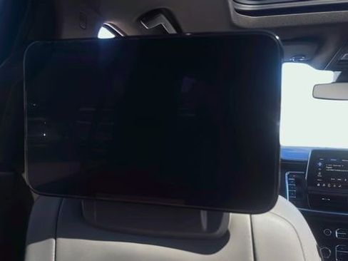 Used 2021 Chevrolet Suburban Z71 w/ Luxury Package image 54