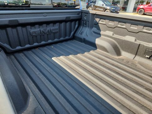 New 2025 GMC Canyon Elevation w/ Convenience Package image 10