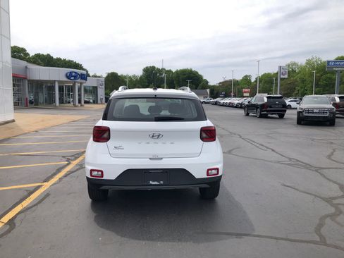 Certified 2025 Hyundai Venue SEL FWD image 6
