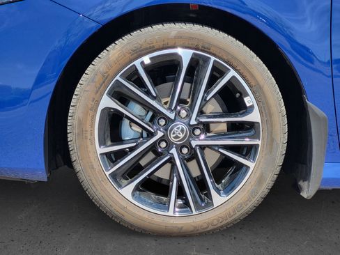 Used 2025 Toyota Camry XLE w/ Premium Plus Package image 10