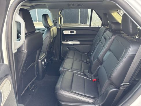 Used 2023 Ford Explorer Limited w/ Limited Technology Package image 12