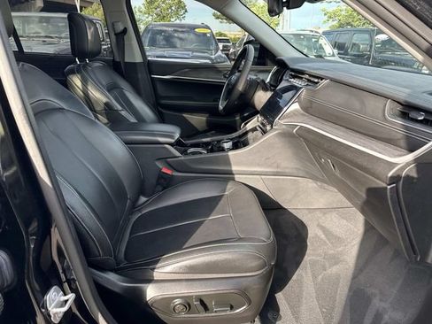 Used 2023 Jeep Grand Cherokee Limited w/ Luxury Tech Group II AWD/4WD image 10