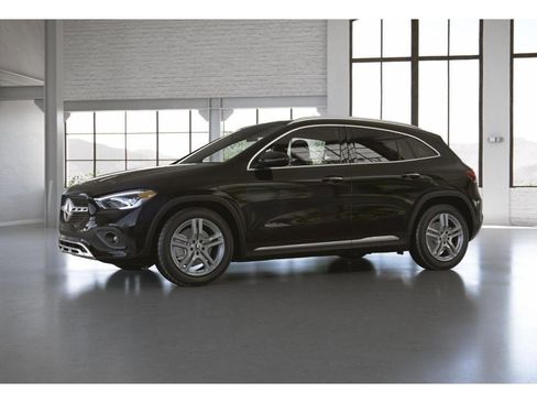 Used 2023 Mercedes-Benz GLA 250 4MATIC w/ Premium Package image 38