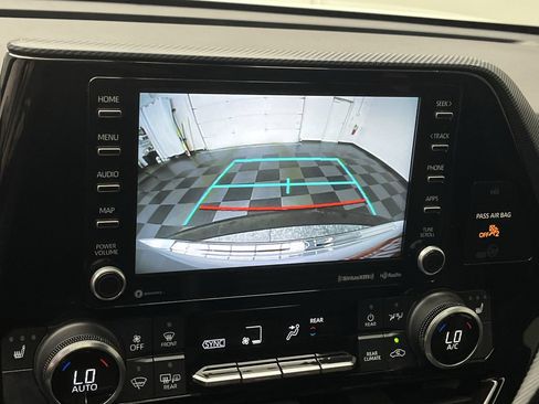 Used 2022 Toyota Highlander XSE AWD/4WD image 5