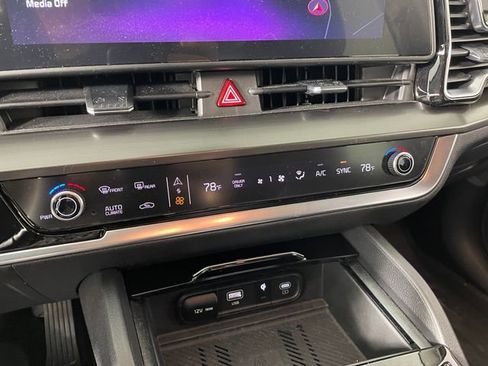 Certified 2024 Kia Sportage EX image 8