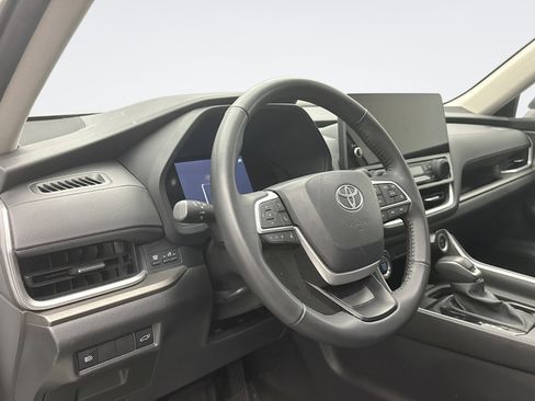 Used 2025 Toyota Grand Highlander AWD image 7