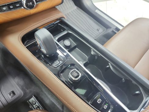 Used 2024 Volvo XC90 B5 Plus w/ Protection Package Premier image 27