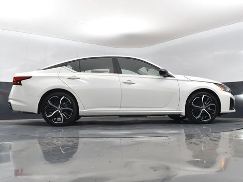 New 2025 Nissan Altima 2.5 SR image 35