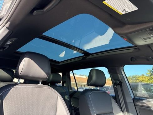 Used 2023 Volkswagen Tiguan SE R-Line image 10