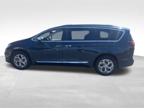 Used 2022 Chrysler Pacifica Limited w/ Uconnect Theater Family Group AWD/4WD image 11