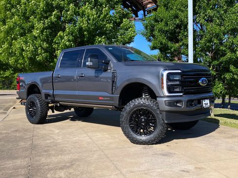 Used 2025 Ford F250 Platinum AWD/4WD image 1