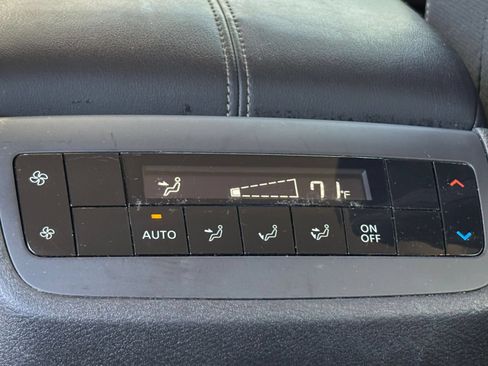 Used 2025 Nissan Pathfinder SV AWD/4WD image 24