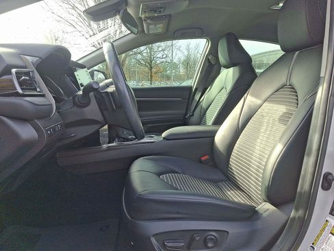 Used 2023 Toyota Camry SE image 13