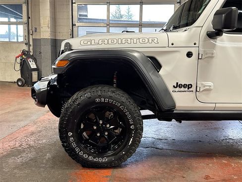 Used 2021 Jeep Gladiator Willys image 12