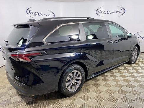 Used 2024 Toyota Sienna XLE image 8