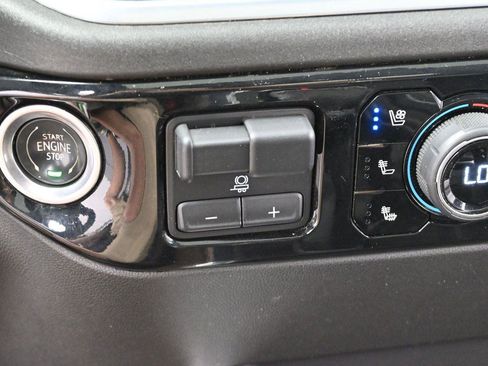 Used 2022 Chevrolet Silverado 1500 High Country w/ High Country Premium Package AWD/4WD image 26
