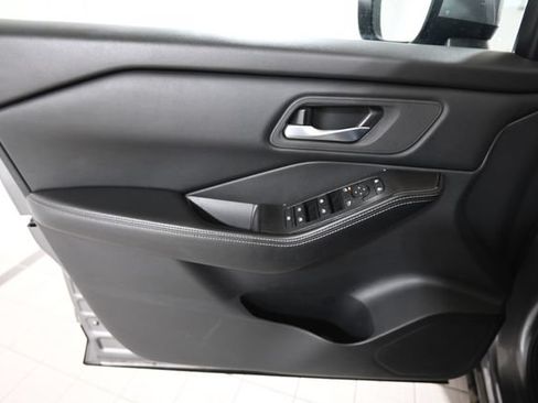 Used 2025 Nissan Rogue SV AWD/4WD image 20