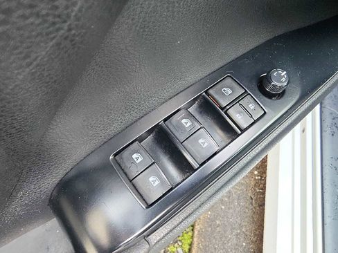 Used 2020 Toyota Camry LE image 14