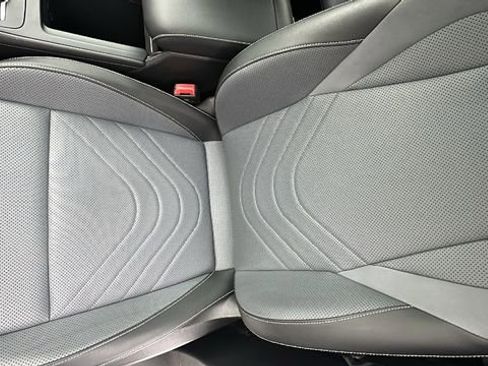 Used 2025 Volkswagen Tiguan SE R-Line image 23