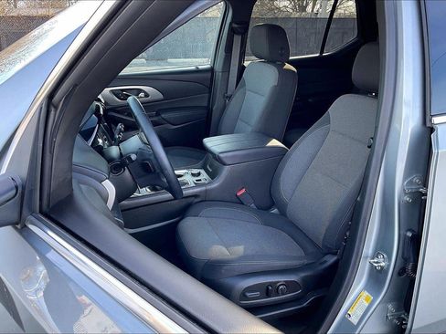 Used 2023 Chevrolet Traverse LT image 23