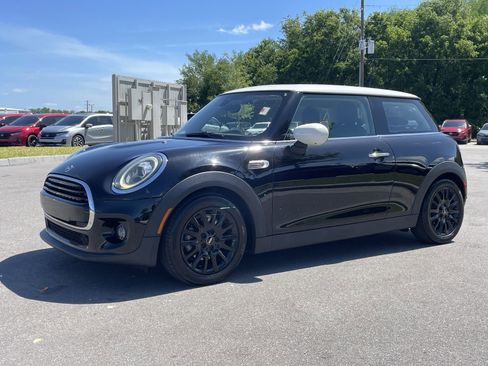 Used 2020 MINI Cooper 2-Door Hardtop image 2