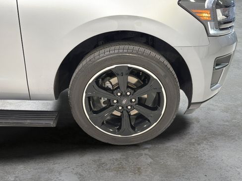 Used 2023 Ford Expedition Limited AWD/4WD image 25
