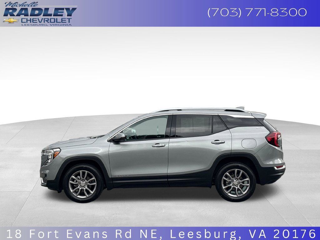 Used 2024 GMC Terrain SLT AWD/4WD image 2