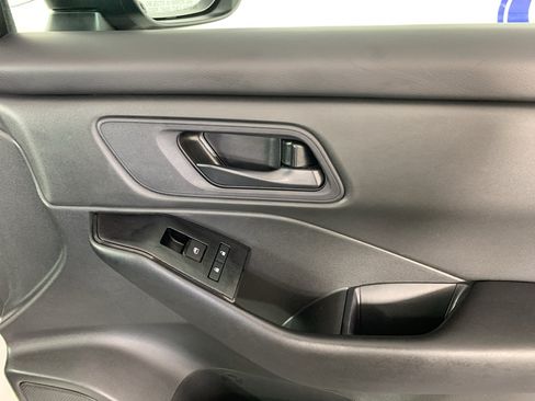 Used 2024 Nissan Rogue S FWD image 37