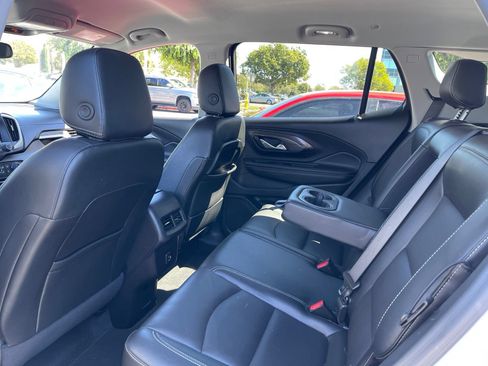 Used 2024 GMC Terrain SLT FWD image 4