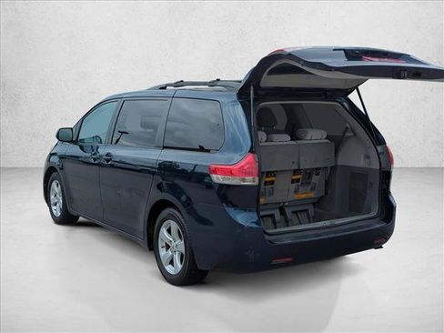 Used 2011 Toyota Sienna LE w/ Towing Pkg FWD image 10