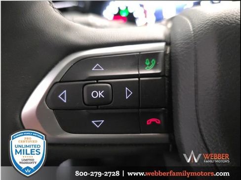 Used 2025 Jeep Compass Limited image 25