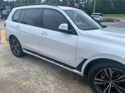 Used 2022 BMW X7 xDrive40i w/ M Sport Package AWD/4WD image 4