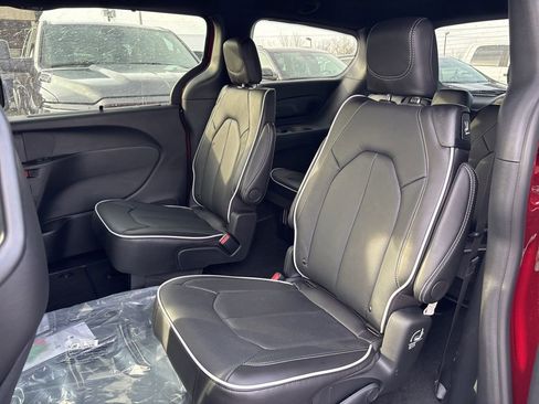 New 2026 Chrysler Pacifica Limited image 10