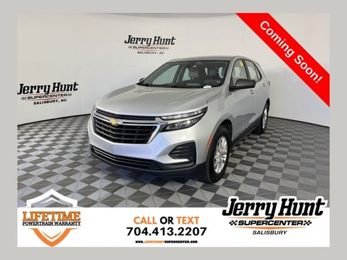 Used 2022 Chevrolet Equinox LS image 1