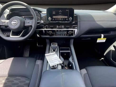 New 2025 Nissan Pathfinder SV w/ SV Premium Package image 5