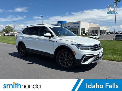 Used 2023 Volkswagen Tiguan SE w/ Panoramic Sunroof Package AWD/4WD image 1